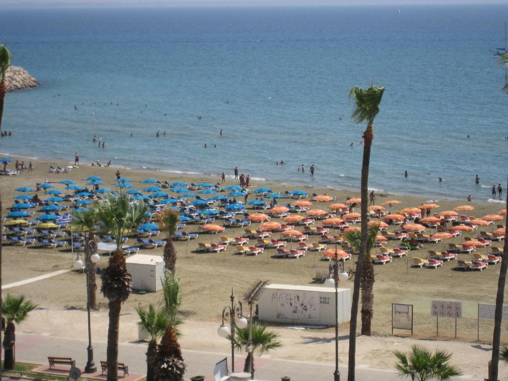 Palm Sea Beach Hotel Apartments Larnaca Exterior photo